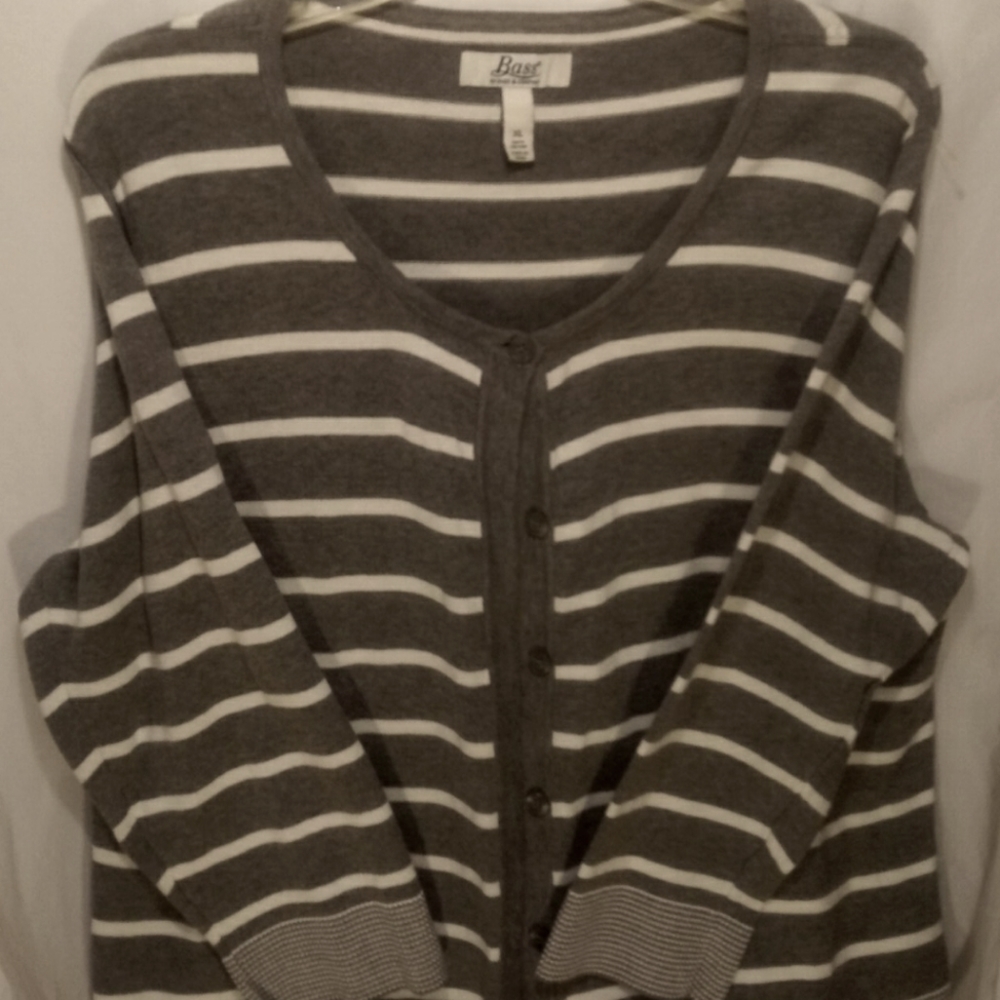 G.H BASS & CO. WOMEN'S BUTTON UP SWEATER